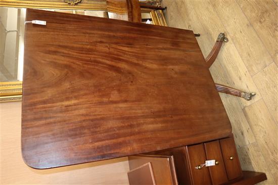 A Regency mahogany tilt top dining table W.105cm